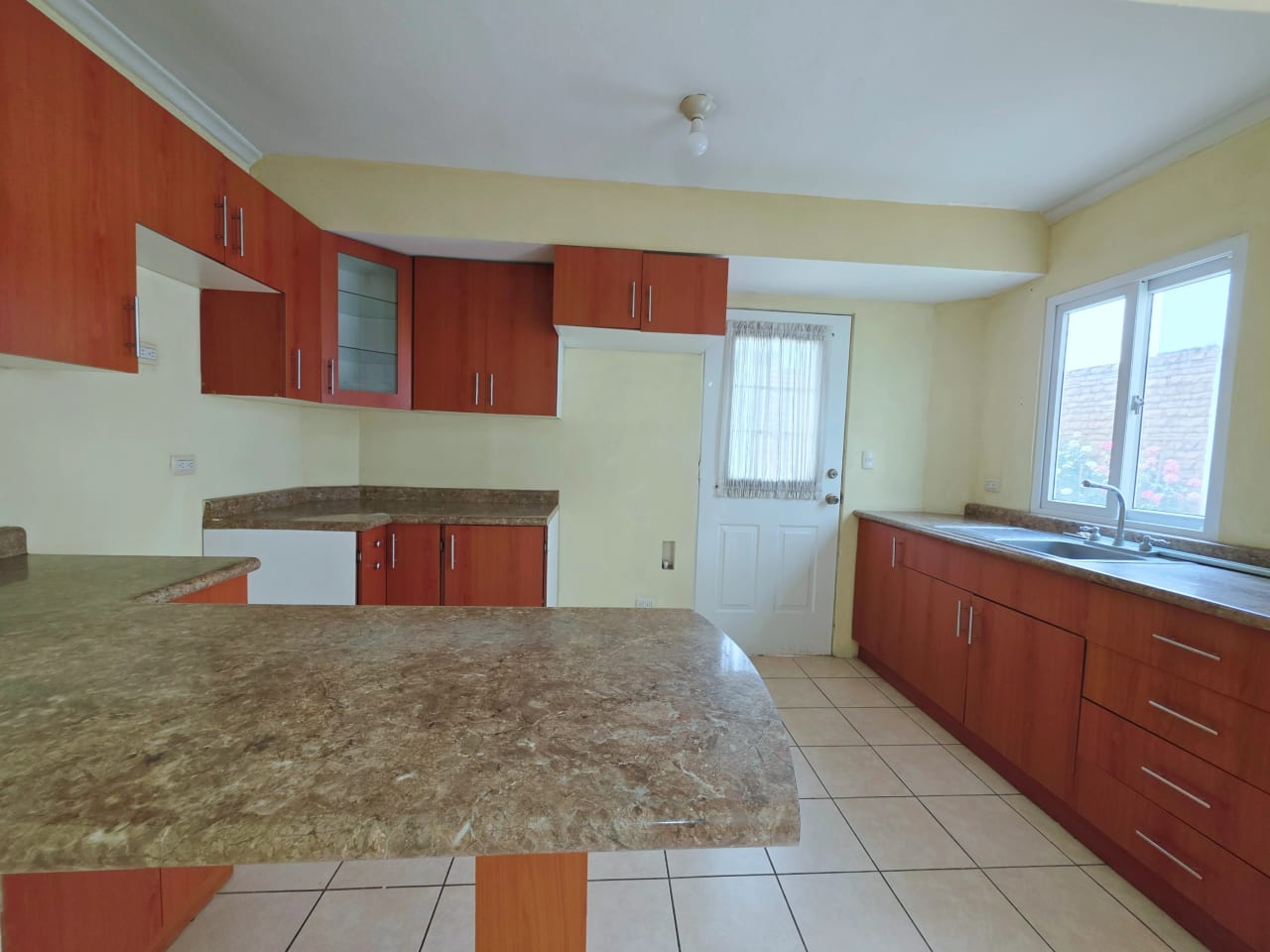 Casa en Venta en Hacienda de Las Flores Villa Nueva — Casa en Venta en Villa Nueva, Guatemala, Ciudad — foto 5 de 9