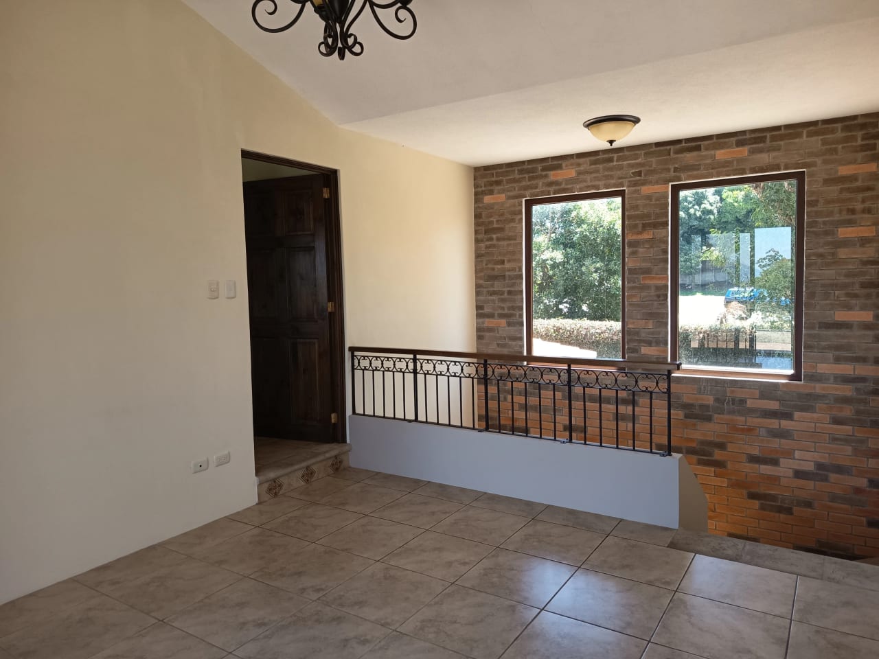 Casa Grande en Venta en Carretera al Salvador km. 25 — Casa en Venta en Carretera a El Salvador, Guatemala, Ciudad — foto 2 de 17