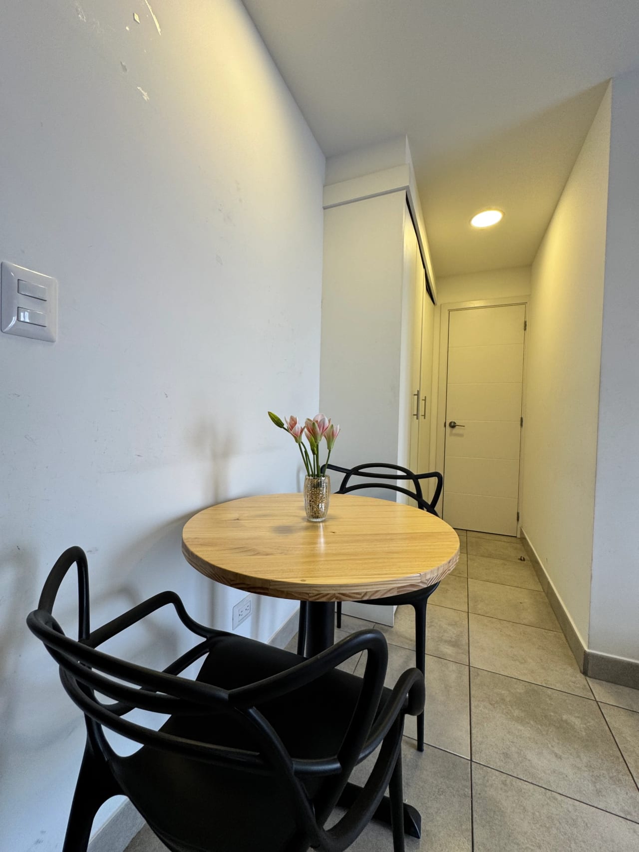 Apartamento Amueblado En Renta Zona 10 Fiamene — Apartamento en Alquiler en Zona 10, Guatemala, Ciudad — foto 4 de 10
