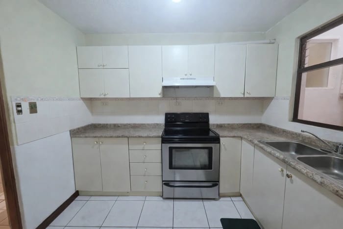 Casa en Venta en Loma Real San Cristobal — Casa en Venta en Zona 8 Mixco, Guatemala, Ciudad — foto 3 de 7