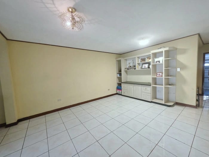 Casa en Venta en Loma Real San Cristobal — Casa en Venta en Zona 8 Mixco, Guatemala, Ciudad — foto 1 de 7