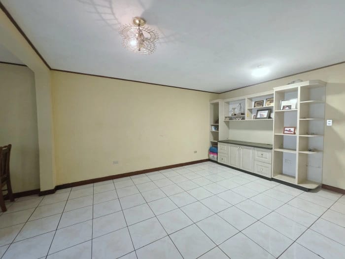 Casa en Venta en Loma Real San Cristobal — Casa en Venta en Zona 8 Mixco, Guatemala, Ciudad — foto 5 de 7