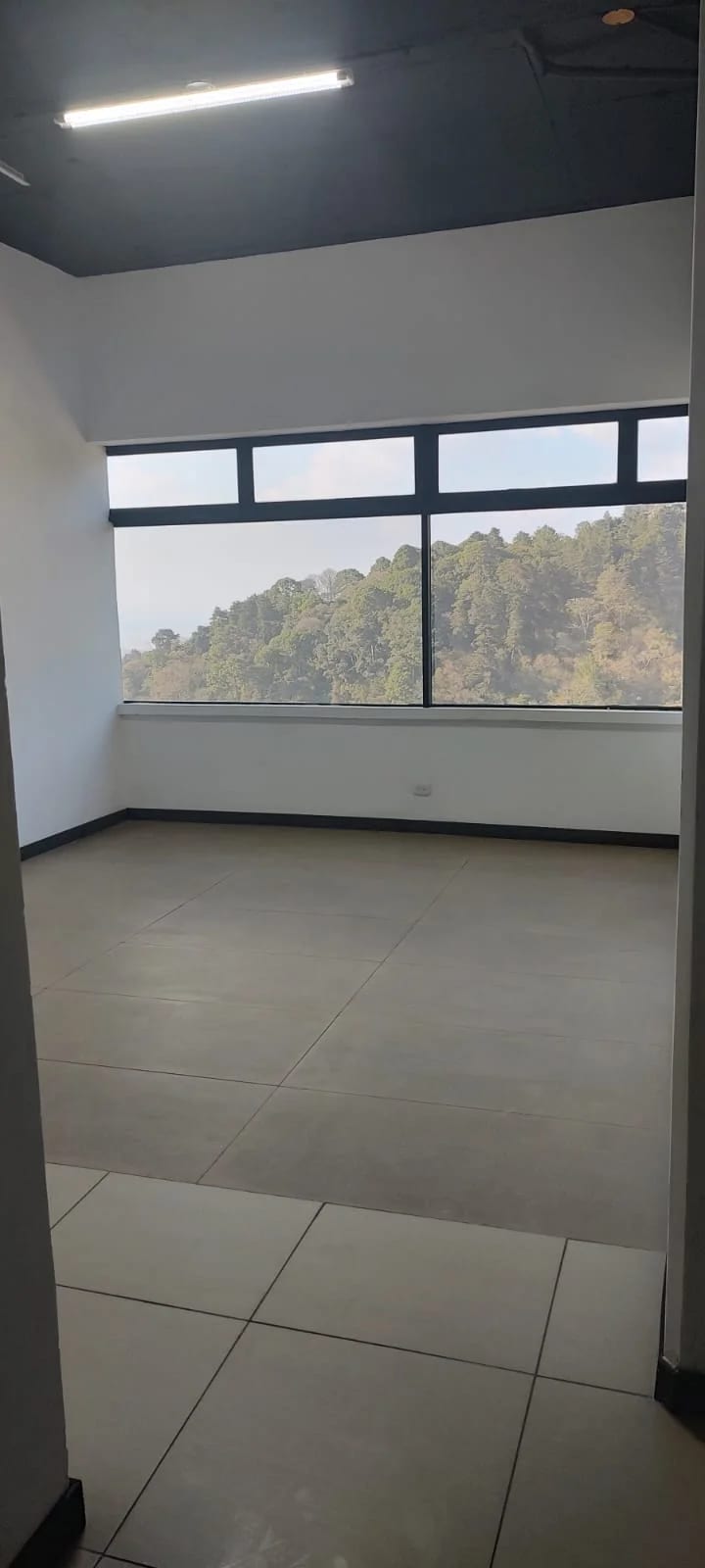 Moderna oficina en venta - Muxbal — Oficina en Venta en Muxbal, Guatemala, Ciudad — foto 7 de 10