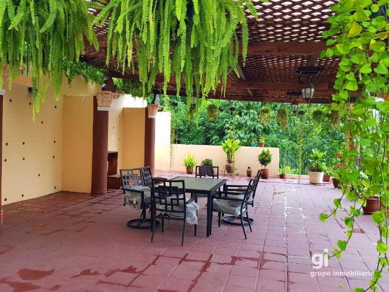 Amplia casa en venta con espacio adicional para un pequeño negocio. Ubicada en Zona 15 — Casa en Venta en Zona 15, Guatemala, Ciudad — foto 1 de 11