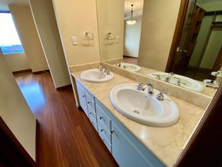 Apartamento en alquiler zona 10, 2 dormitorios + cuarto de servicio — Apartamento en Alquiler en Zona 10, Guatemala, Ciudad — miniatura 6 de 10