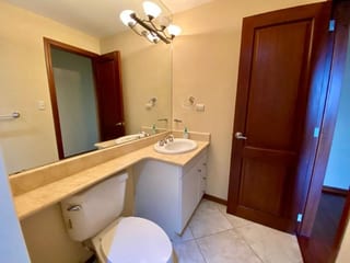 Apartamento en alquiler zona 10, 2 dormitorios + cuarto de servicio — Apartamento en Alquiler en Zona 10, Guatemala, Ciudad — miniatura 10 de 10