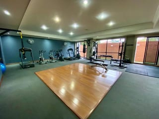 Apartamento en alquiler zona 10, 2 dormitorios + cuarto de servicio — Apartamento en Alquiler en Zona 10, Guatemala, Ciudad — miniatura 2 de 10