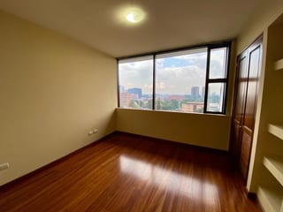 Apartamento en alquiler zona 10, 2 dormitorios + cuarto de servicio — Apartamento en Alquiler en Zona 10, Guatemala, Ciudad — miniatura 8 de 10