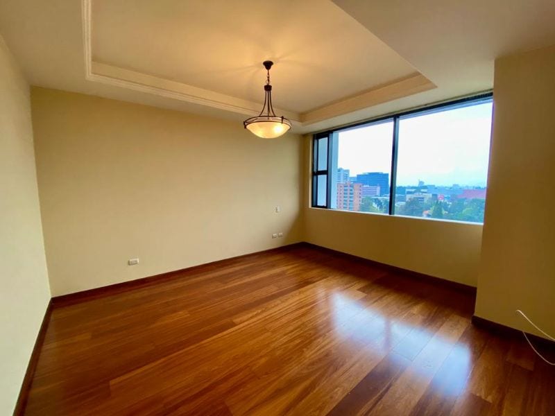 Apartamento en alquiler zona 10, 2 dormitorios + cuarto de servicio — Apartamento en Alquiler en Zona 10, Guatemala, Ciudad — foto 7 de 10