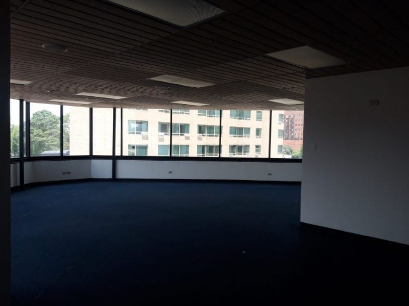 OFICINA EN MURANO CENTER, ZONA 10 (OPCIÓN 7) — Oficina en Alquiler en Zona 10, Guatemala, Ciudad — foto 3 de 4