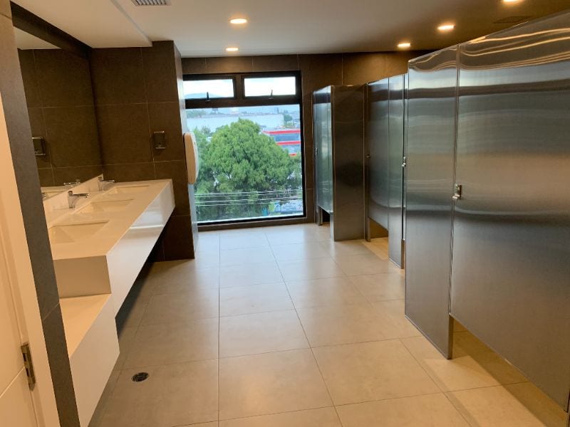 OFICINA CON BALCÓN EN EDIFICIO ASCEND, ZONA 9 — Oficina en Alquiler en Ascend, Zona 9, Guatemala, Ciudad — foto 11 de 14