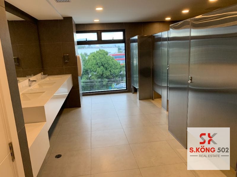 OFICINA CON BALCÓN EN EDIFICIO ASCEND, ZONA 9 — Oficina en Alquiler en Ascend, Zona 9, Guatemala, Ciudad — foto 11 de 14