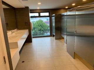 OFICINA CON BALCÓN EN EDIFICIO ASCEND, ZONA 9 — Oficina en Alquiler en Ascend, Zona 9, Guatemala, Ciudad — miniatura 11 de 14