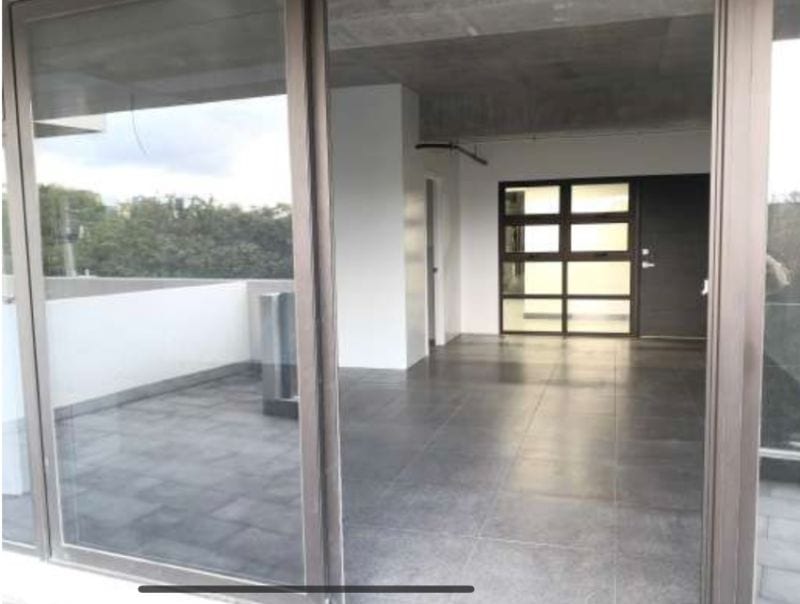 OFICINA CON BALCÓN EN EDIFICIO ASCEND, ZONA 9 — Oficina en Alquiler en Ascend, Zona 9, Guatemala, Ciudad — foto 5 de 14