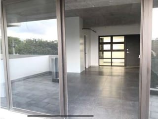 OFICINA CON BALCÓN EN EDIFICIO ASCEND, ZONA 9 — Oficina en Alquiler en Ascend, Zona 9, Guatemala, Ciudad — miniatura 5 de 14