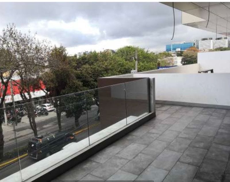 OFICINA CON BALCÓN EN EDIFICIO ASCEND, ZONA 9 — Oficina en Alquiler en Ascend, Zona 9, Guatemala, Ciudad — foto 4 de 14