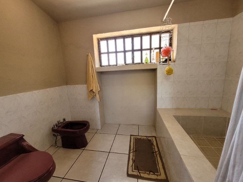 Atención inversionistas: Propiedad cerquísima a la ciudad y con un gran área verde — Casa en Venta en San Lucas Sacatepéquez, Sacatepéquez — foto 7 de 17