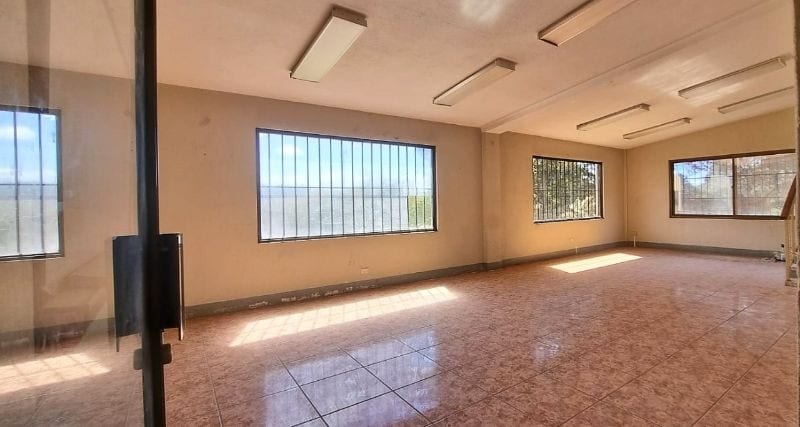Edificio con Bodega para Almacenaje Zona 4 de Mixco en Renta — Edificio en Alquiler en Zona 4 Mixco, Guatemala, Ciudad — foto 7 de 8