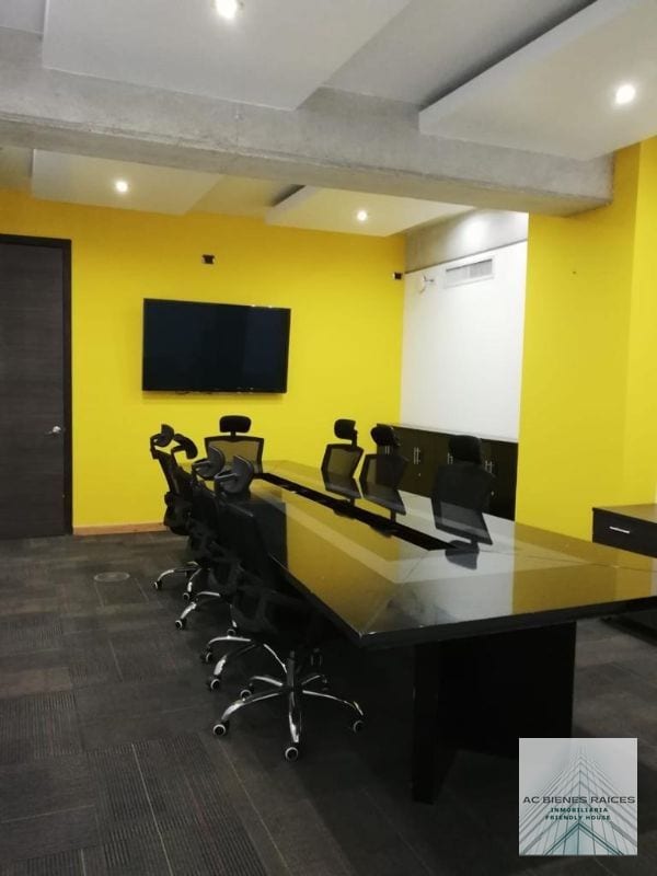 OFICINA AMUEBLADA O SIN MUEBLES ZONA 10 IDEAL ABOGADOS, ASISTENCIA DE COBROS, PUBLICIDAD, CALL CENTER — Oficina en Alquiler en Zona Viva, Zona 10, Guatemala, Ciudad — foto 1 de 10