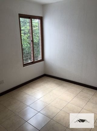 EN RENTA CASA TIPO TOWNHOUSE ZONA 14 EL CAMPO — Casa en Alquiler en Colonia El Campo, Zona 14, Guatemala, Ciudad — miniatura 5 de 9