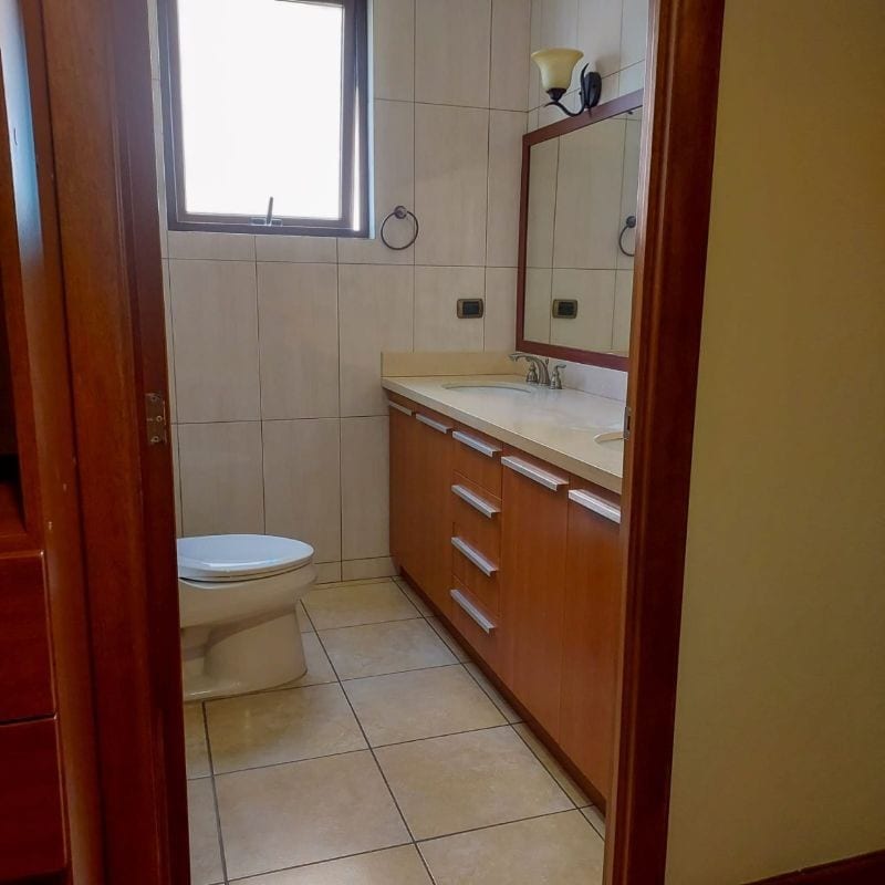 AMPLIO APARTAMENTO EN RENTA ZONA 14 — Apartamento en Alquiler en Arcángel Miguel, Zona 14, Guatemala, Ciudad — foto 9 de 12