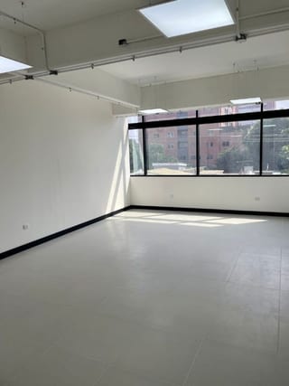 Alquiler de Oficina 01010 — Oficina en Alquiler en Edificio 01010 (Cero Diez Diez), Zona 10, Guatemala, Ciudad — miniatura 1 de 5