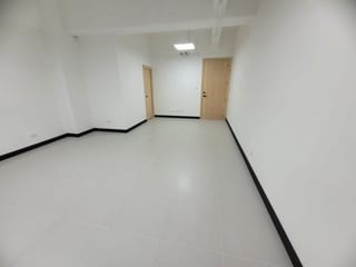 Alquiler de Oficina 01010 — Oficina en Alquiler en Edificio 01010 (Cero Diez Diez), Zona 10, Guatemala, Ciudad — miniatura 3 de 5