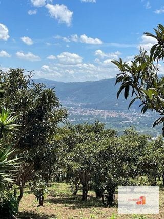 Terreno con bella vista a volcanes y ciudad de Antigua — Terreno en Venta en Antigua, Sacatepéquez — miniatura 2 de 6