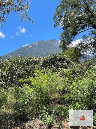 Terreno con bella vista a volcanes y ciudad de Antigua — Terreno en Venta en Antigua, Sacatepéquez — miniatura 3 de 6