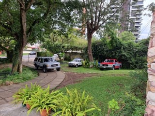 CASA AMPLIA CON 20 PARQUEOS ZONA 15  — Casa en Alquiler en Zona 15, Guatemala, Ciudad — miniatura 1 de 3