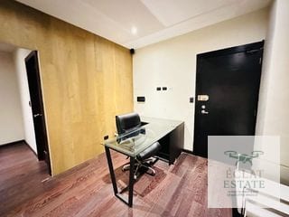 Oficina en Alquiler en el Prestigioso Edificio Dubai Center, Zona 10. ¡Ven y Haz Despegar tu Negocio! — Oficina en Alquiler en Dubai Center, Zona 10, Guatemala, Ciudad — miniatura 3 de 4