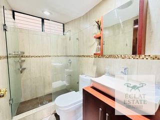 Apartamento Remodelado de 3 Habitaciones en Venta en Moradas del Acueducto, Zona 10, a un Precio Increíble. ¡No te lo Pierdas! — Apartamento en Venta en Moradas del Acueducto, Zona 10, Guatemala, Ciudad — miniatura 5 de 8