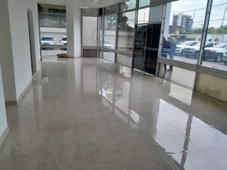 Amplio Local Frente a Plaza en Primer Nivel — Local en Venta en Vista Hermosa II, Zona 15, Guatemala, Ciudad — miniatura 3 de 7