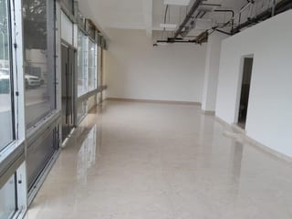 Amplio Local Frente a Plaza en Primer Nivel — Local en Venta en Vista Hermosa II, Zona 15, Guatemala, Ciudad — miniatura 1 de 7