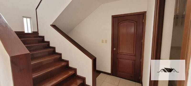 EN RENTA CASA ZONA 14 LA CAÑADA 325 mts2 — Casa en Alquiler en La Cañada, Zona 14, Guatemala, Ciudad — foto 6 de 17