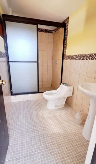 Edificio Oficinas en zona 10 Cerca de los Próceres — Edificio en Alquiler en Zona 10, Guatemala, Ciudad — miniatura 6 de 6