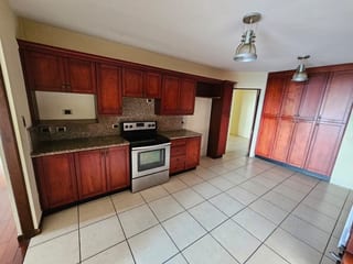 SAN LAZARO CASA EN RENTA ZONA 15 — Casa en Alquiler en San Lázaro, Zona 15, Guatemala, Ciudad — miniatura 7 de 17