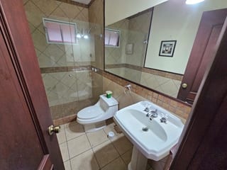 SAN LAZARO CASA EN RENTA ZONA 15 — Casa en Alquiler en San Lázaro, Zona 15, Guatemala, Ciudad — miniatura 14 de 17