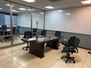 Oficina en renta Edificio Dubai Center zona 10 — Oficina en Alquiler en Zona 10, Guatemala, Ciudad — miniatura 3 de 8