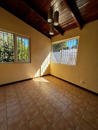 Venta de Casa de un Nivel en CAES KM 16.5 Lomas de San Rafael — Casa en Venta en Lomas de San Rafael, Carretera a El Salvador, Guatemala, Ciudad — miniatura 5 de 15