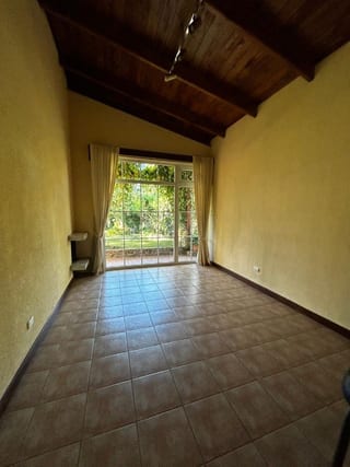 Venta de Casa de un Nivel en CAES KM 16.5 Lomas de San Rafael — Casa en Venta en Lomas de San Rafael, Carretera a El Salvador, Guatemala, Ciudad — miniatura 10 de 15