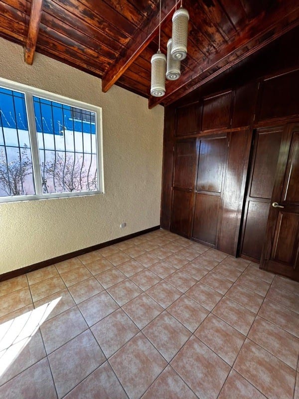 Venta de Casa de un Nivel en CAES KM 16.5 Lomas de San Rafael — Casa en Venta en Lomas de San Rafael, Carretera a El Salvador, Guatemala, Ciudad — foto 3 de 15