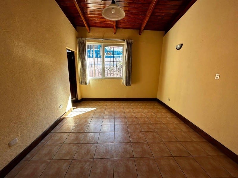 Venta de Casa de un Nivel en CAES KM 16.5 Lomas de San Rafael — Casa en Venta en Lomas de San Rafael, Carretera a El Salvador, Guatemala, Ciudad — foto 2 de 15