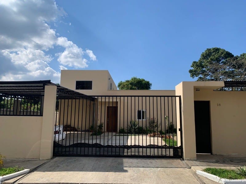 Casa en venta en Club de Golf Alta Vista — Casa en Venta en Carretera a El Salvador, Guatemala, Ciudad — foto 1 de 17