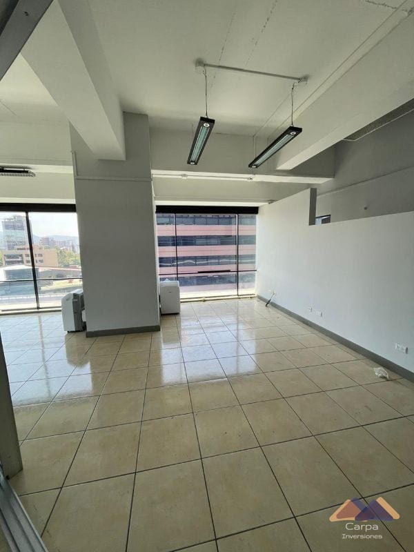 Oficina en Renta - Edificio Design Center - Zona 10 — Oficina en Alquiler en Design Center, Zona 10, Guatemala, Ciudad — foto 2 de 12