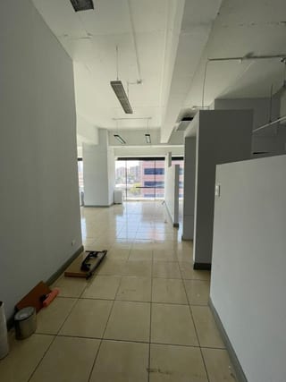 Oficina en Renta - Edificio Design Center - Zona 10 — Oficina en Alquiler en Design Center, Zona 10, Guatemala, Ciudad — miniatura 3 de 12