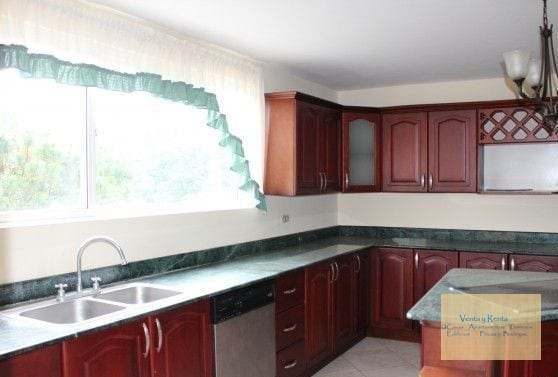 Amplia Casa en Cañadas de San Lazaro Zona 15 — Casa en Venta en Zona 15, Guatemala, Ciudad — foto 4 de 6