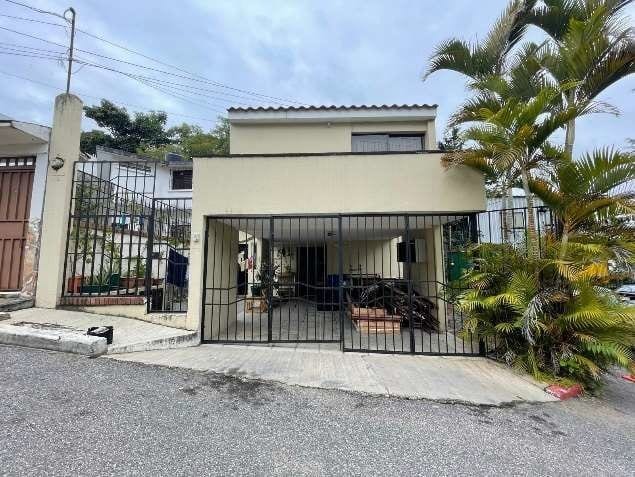 Residencia en venta, dentro de condominio en Bvld Tulam Tzu — Casa en Venta en Zona 4 Mixco, Guatemala, Ciudad — foto 1 de 11