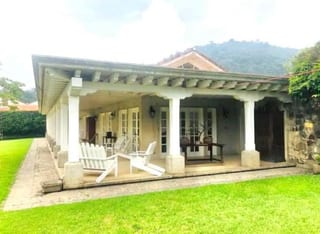 Antigua Guatemala casa Amueblada con amplio Jardin y 6 habitaciones — Casa en Alquiler en Antigua, Sacatepéquez — miniatura 8 de 9