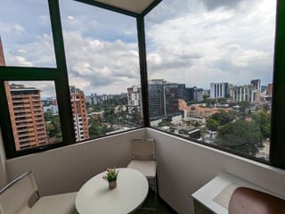 Apartamento en Venta/Renta completamente Equipado y Decorado en Edificio Diagoseis zona 10 — Apartamento en Venta en Diagoseis, Zona 10, Guatemala, Ciudad — miniatura 2 de 16